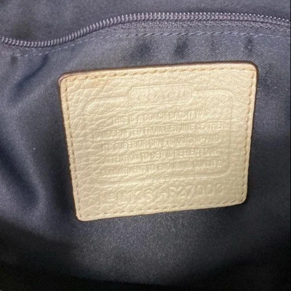 SOLD Authentic Coach drawstring bucket bag in soft pebbled leather - Picture 3 of 4